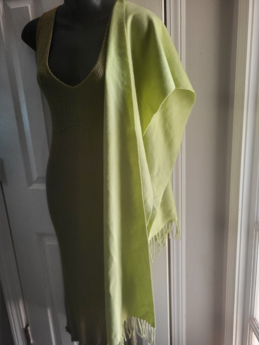 Women's 100% Cashmere Light Green Wrap Scarf With Fringe Made In Scotland